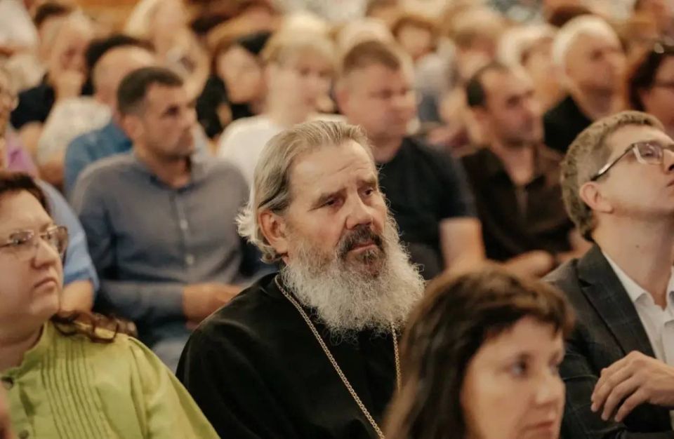 Сегодня в КЗ «Свиридовский» прошла встреча губернатора Курской области Александра Хинштейна и жителей г. Льгова, Льговского и Суджанского районов Сегодня в КЗ «Свиридовский» прошла встреча губернатора Курской области Александра Хинштейна и жителей г. Льгова, Льговского и Суджанского районов