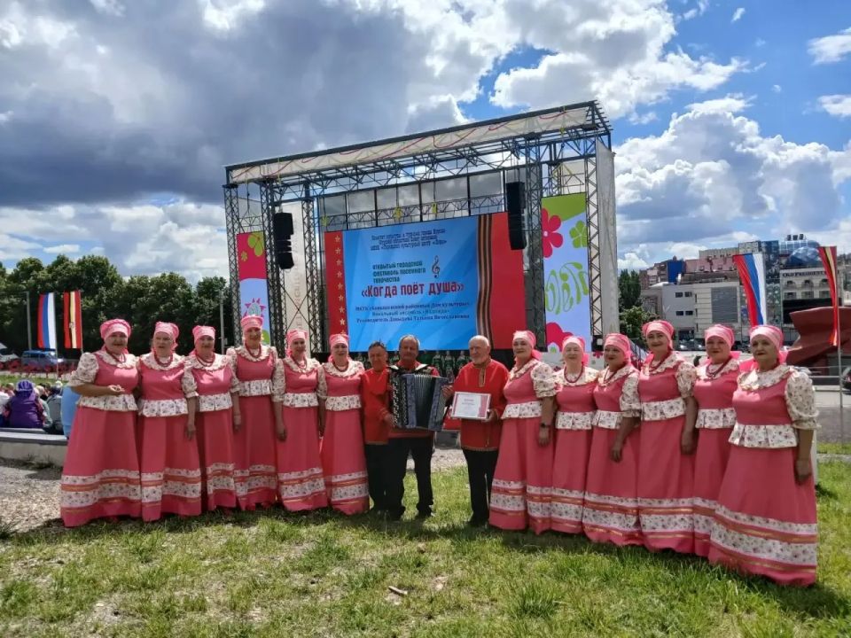 На Полугоре проходит открытый городской фестиваль песенного творчества «Когда поет душа» На Полугоре проходит открытый городской фестиваль песенного творчества «Когда поет душа»