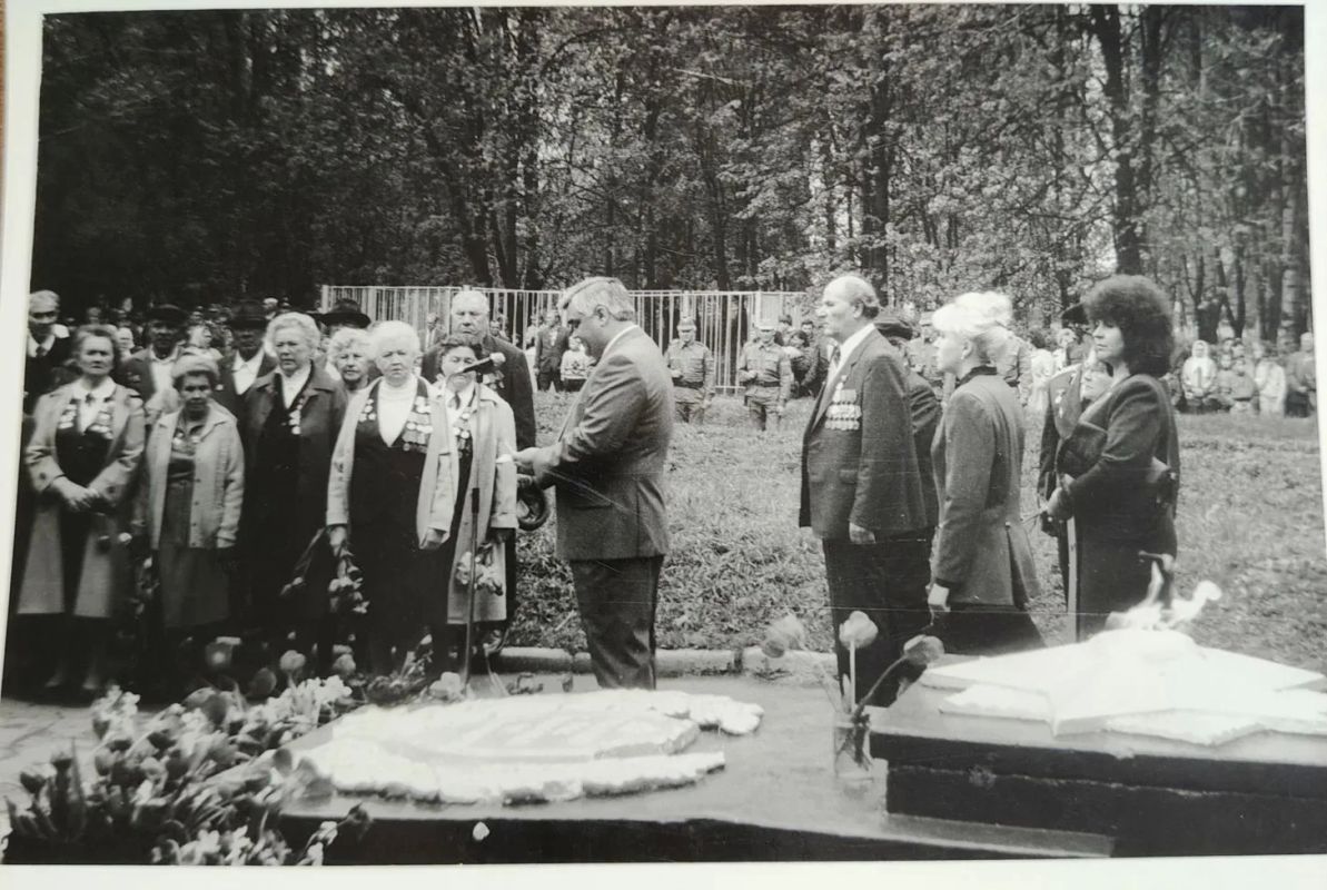 Память поколений. Сегодня, в День памяти и скорби, мы склоняем головы перед подвигом тех, кто не вернулся с фронтов Великой Отечественной войны Память поколений. Сегодня, в День памяти и скорби, мы склоняем головы перед подвигом тех, кто не вернулся с фронтов Великой Отечественной войны