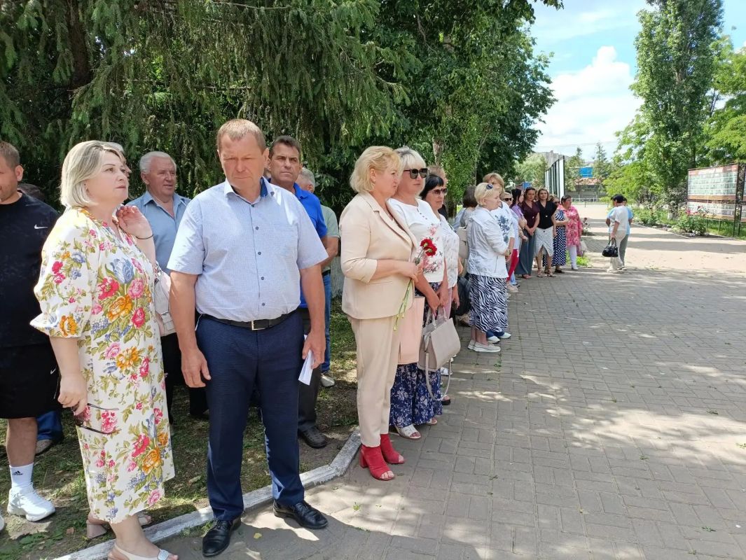Сегодня, в День памяти и скорби, в парке поселка Черемисиново прошло памятное мероприятие Сегодня, в День памяти и скорби, в парке поселка Черемисиново прошло памятное мероприятие