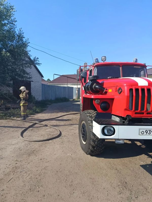 Возгорание порубочных остатков: оперативное устранение угрозы в п. Солнцево Возгорание порубочных остатков: оперативное устранение угрозы в п. Солнцево