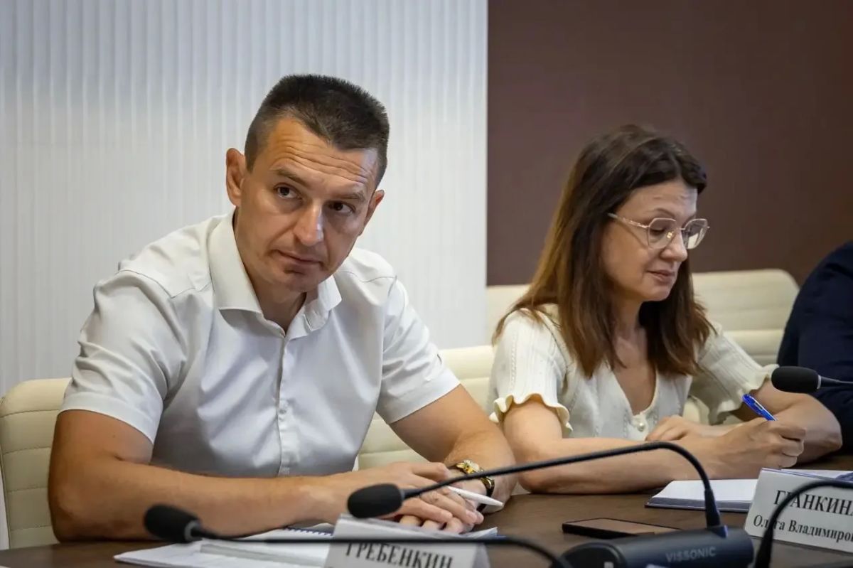 Провел рабочую планерку с коллегами, где мы обозначили ключевые задачи на предстоящую неделю Провел рабочую планерку с коллегами, где мы обозначили ключевые задачи на предстоящую неделю