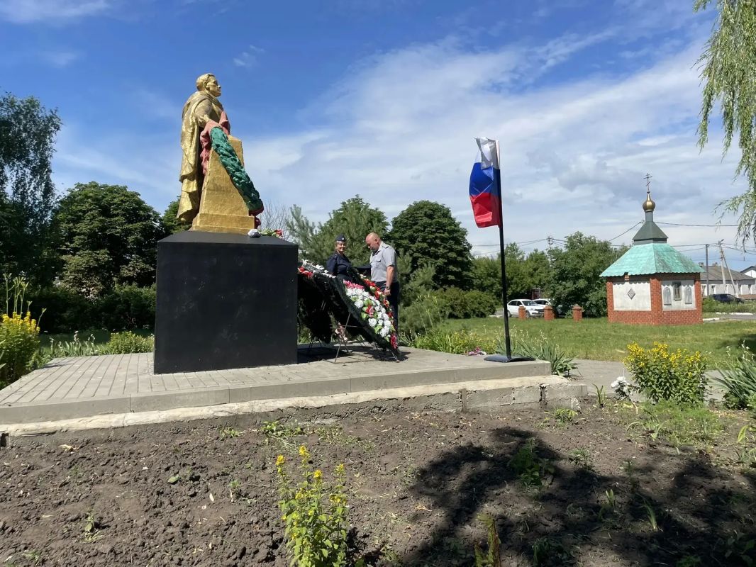 Сотрудники КП-8 почтили память павших в День памяти и скорби Сотрудники КП-8 почтили память павших в День памяти и скорби
