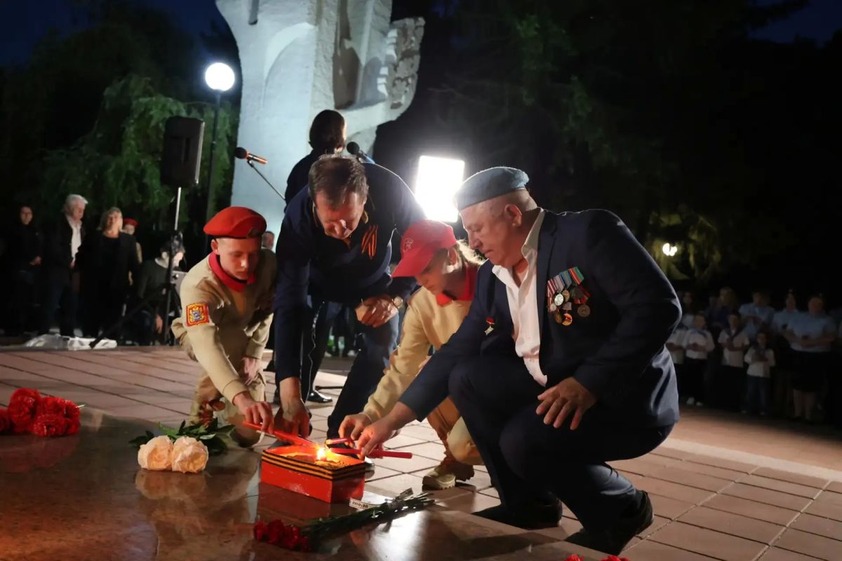 Накануне Дни памяти и скорби на мемориальном комплексе "Большой Дуб" традиционно зажглись Свечи Памяти