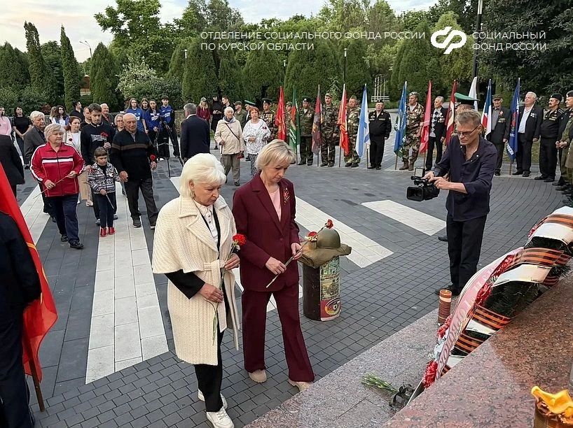 Сегодня, в день 85-летия начала Великой Отечественной войны, сотрудники Отделения Соцфонда присоединились к Всероссийским мероприятиям, посвящённым памяти тех, кто отдал свои жизни за свободу и независимость нашей Родины Сегодня, в день 85-летия начала Великой Отечественной войны, сотрудники Отделения Соцфонда присоединились к Всероссийским мероприятиям, посвящённым памяти тех, кто отдал свои жизни за свободу и независимость нашей Родины