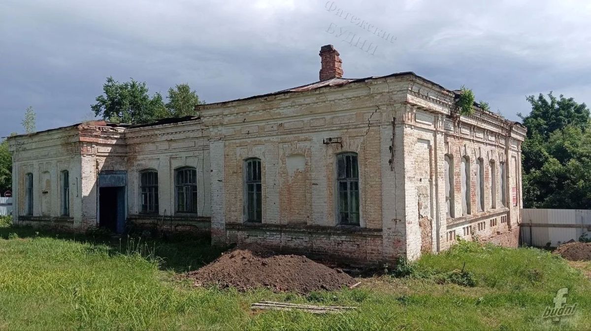 На территории архиерейского подворья, посвящённого святителю Луке, расположенного в Фатеже, стартовали работы по ремонту аварийного здания бывшей больницы На территории архиерейского подворья, посвящённого святителю Луке, расположенного в Фатеже, стартовали работы по ремонту аварийного здания бывшей больницы