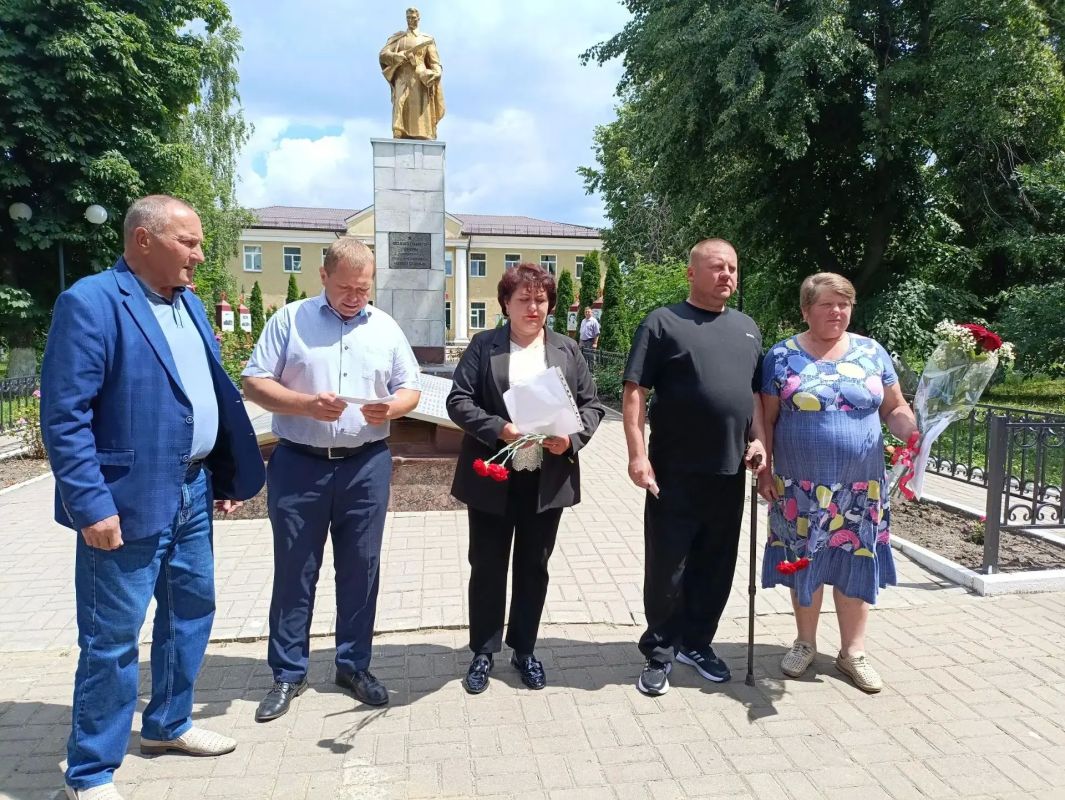 Сегодня, в День памяти и скорби, в парке поселка Черемисиново прошло памятное мероприятие Сегодня, в День памяти и скорби, в парке поселка Черемисиново прошло памятное мероприятие