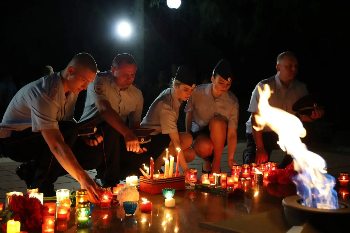 Накануне Дни памяти и скорби на мемориальном комплексе "Большой Дуб" традиционно зажглись Свечи Памяти Накануне Дни памяти и скорби на мемориальном комплексе "Большой Дуб" традиционно зажглись Свечи Памяти