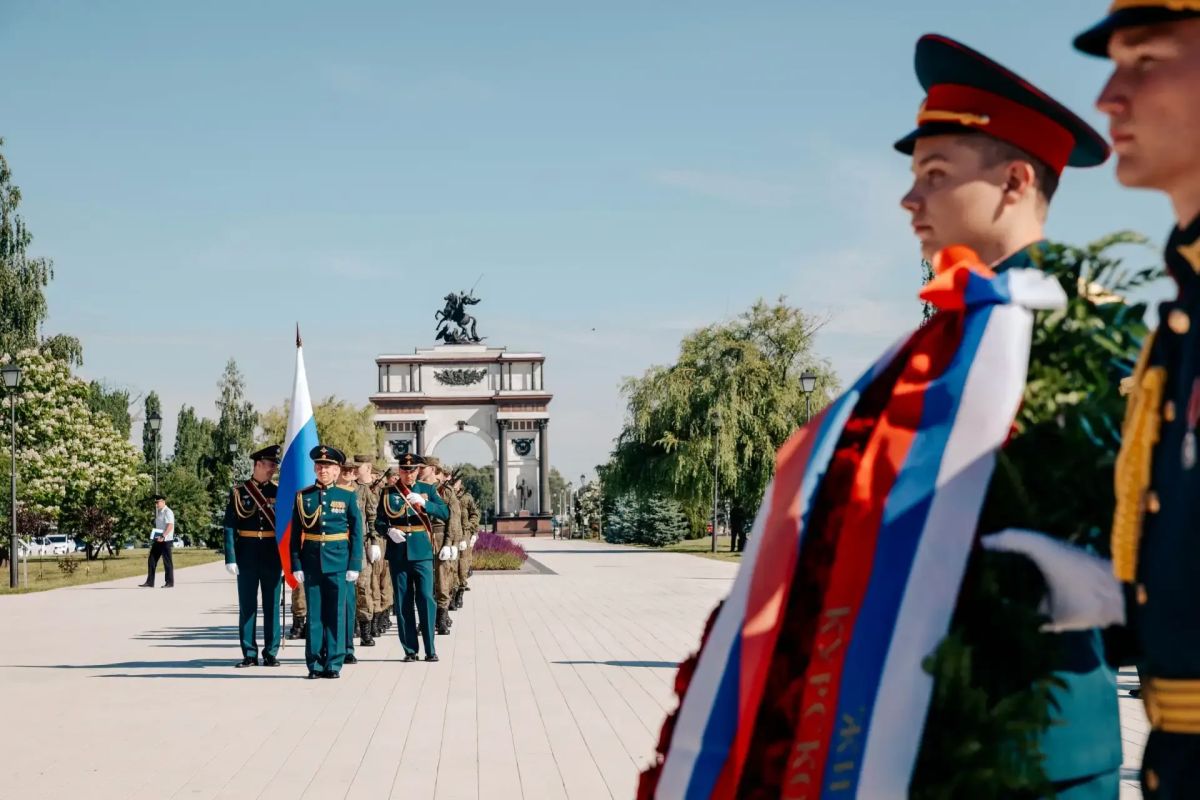 На мемориале «Курская дуга» 22 июня возложили цветы к Вечному огню На мемориале «Курская дуга» 22 июня возложили цветы к Вечному огню