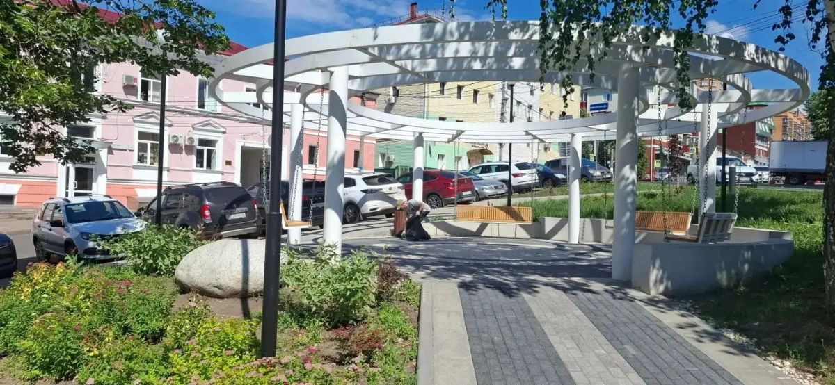 В Курске 45 специалистов наводят порядок в парках и скверах В Курске 45 специалистов наводят порядок в парках и скверах