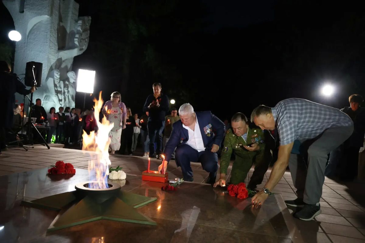 Накануне Дни памяти и скорби на мемориальном комплексе "Большой Дуб" традиционно зажглись Свечи Памяти Накануне Дни памяти и скорби на мемориальном комплексе "Большой Дуб" традиционно зажглись Свечи Памяти