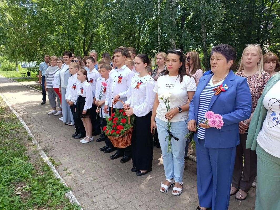 Сегодня, в День памяти и скорби, в парке поселка Черемисиново прошло памятное мероприятие