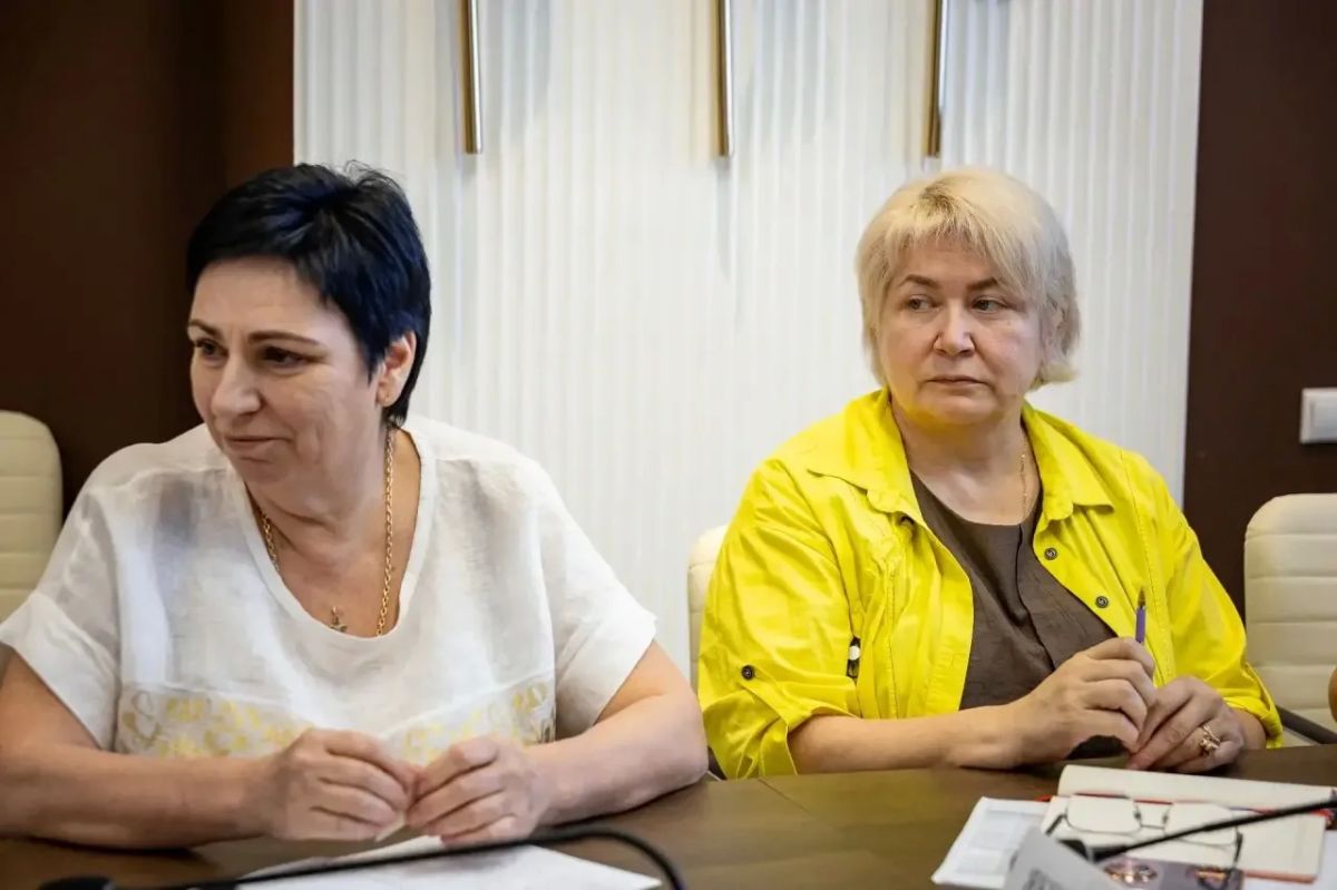 Провел рабочую планерку с коллегами, где мы обозначили ключевые задачи на предстоящую неделю Провел рабочую планерку с коллегами, где мы обозначили ключевые задачи на предстоящую неделю
