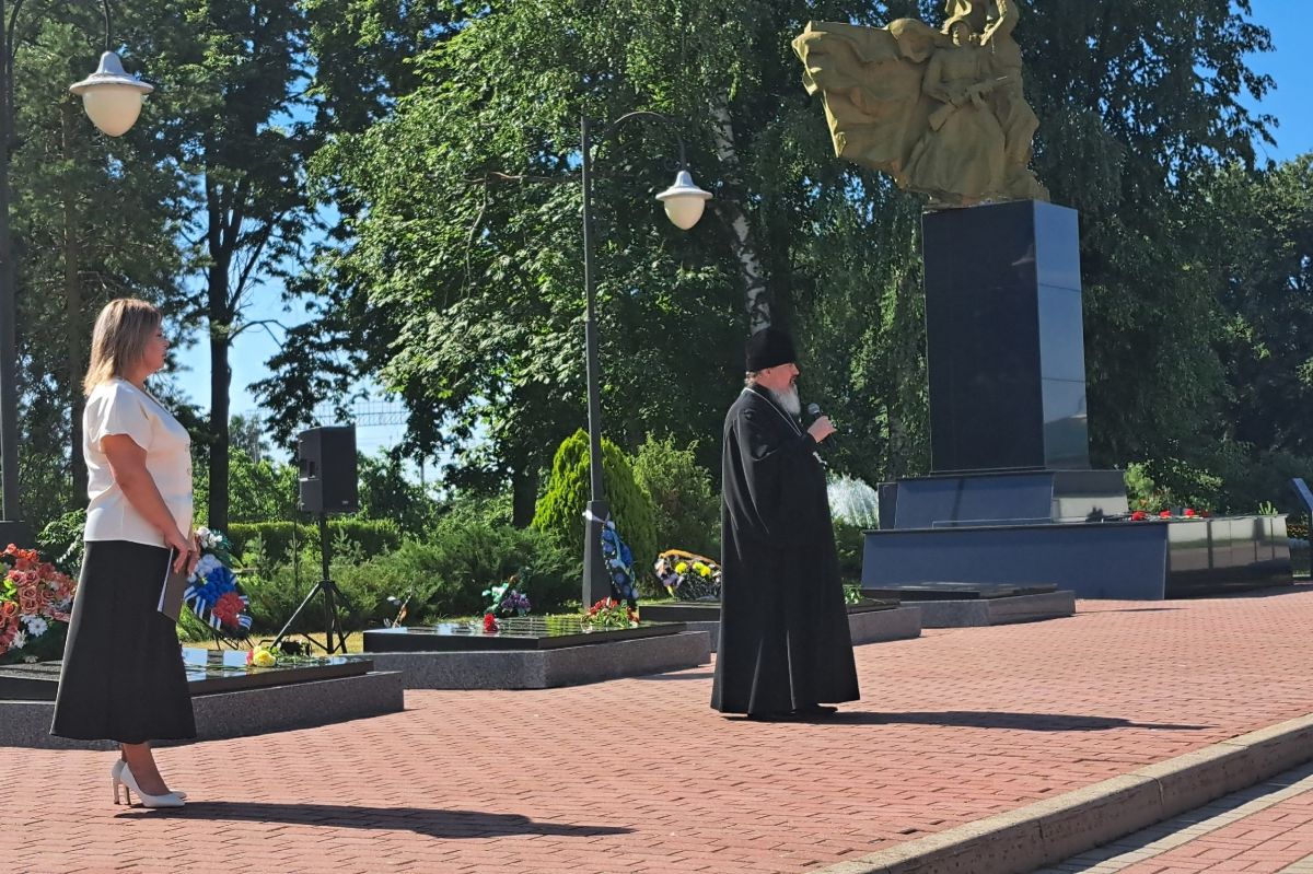 В День памяти и скорби в Понырях почтили память павших героев В День памяти и скорби в Понырях почтили память павших героев