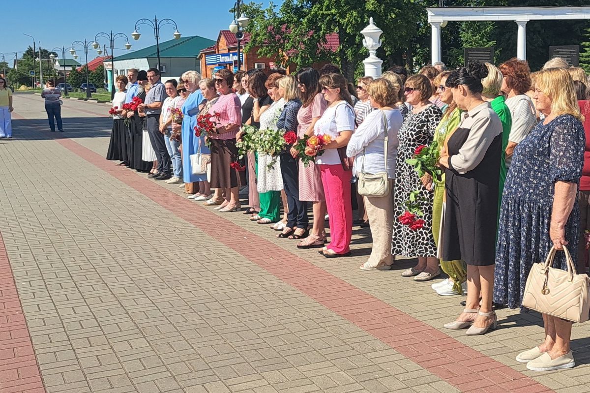 В День памяти и скорби в Понырях почтили память павших героев В День памяти и скорби в Понырях почтили память павших героев