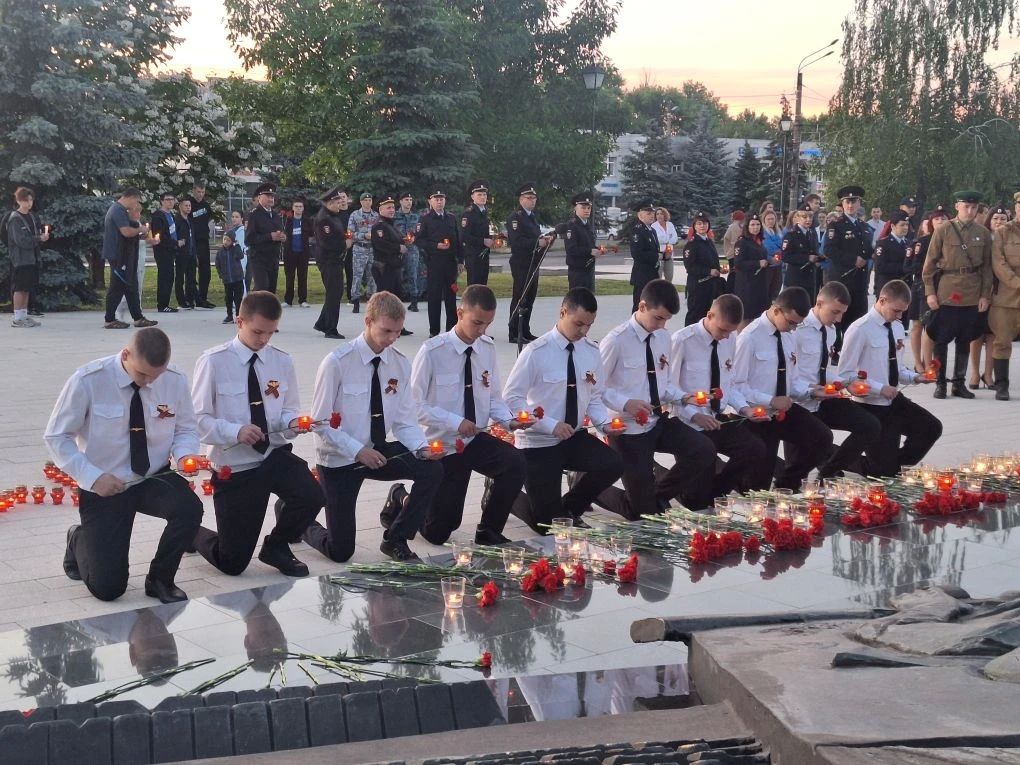 Курск зажёг свечи в память о погибших в годы Великой Отечественной войны Курск зажёг свечи в память о погибших в годы Великой Отечественной войны