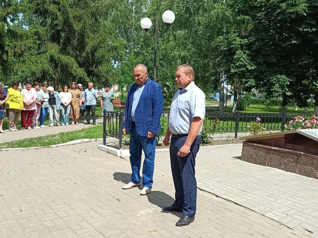 Сегодня, в День памяти и скорби, в парке поселка Черемисиново прошло памятное мероприятие Сегодня, в День памяти и скорби, в парке поселка Черемисиново прошло памятное мероприятие