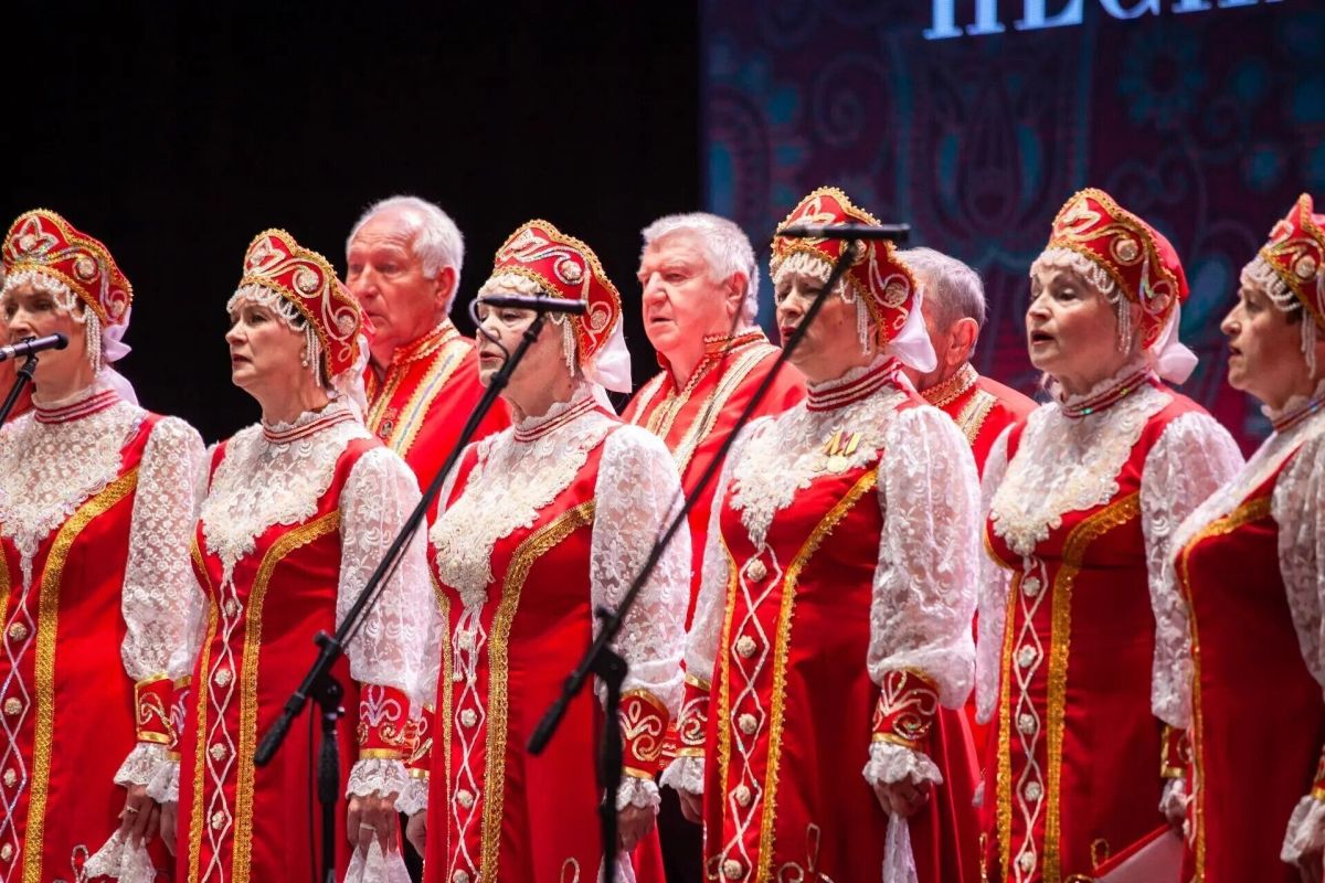 Курский народный хор им. С.Г. Чаговца выступил с отчётным концертом на сцене Областного Дворца культуры им. В.Н. Винокура Курский народный хор им. С.Г. Чаговца выступил с отчётным концертом на сцене Областного Дворца культуры им. В.Н. Винокура