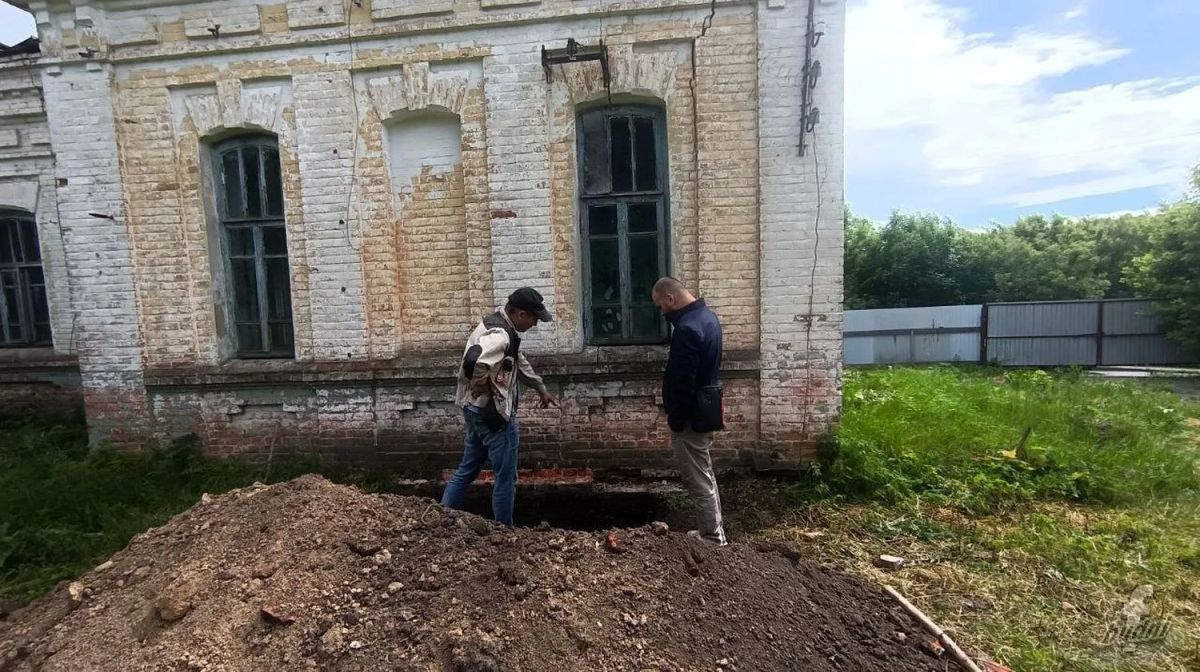 На территории архиерейского подворья, посвящённого святителю Луке, расположенного в Фатеже, стартовали работы по ремонту аварийного здания бывшей больницы На территории архиерейского подворья, посвящённого святителю Луке, расположенного в Фатеже, стартовали работы по ремонту аварийного здания бывшей больницы