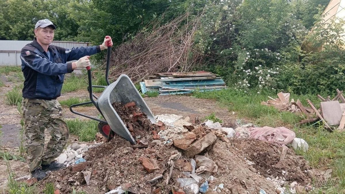 На территории архиерейского подворья, посвящённого святителю Луке, расположенного в Фатеже, стартовали работы по ремонту аварийного здания бывшей больницы На территории архиерейского подворья, посвящённого святителю Луке, расположенного в Фатеже, стартовали работы по ремонту аварийного здания бывшей больницы