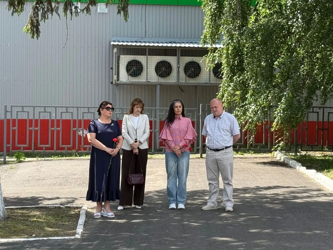 Памятный митинг прошёл на Площади Победы в городе Щигры в День памяти и скорби Памятный митинг прошёл на Площади Победы в городе Щигры в День памяти и скорби