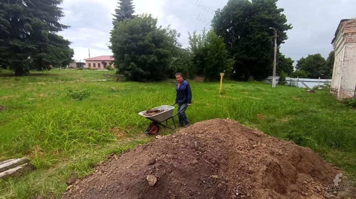 На территории архиерейского подворья, посвящённого святителю Луке, расположенного в Фатеже, стартовали работы по ремонту аварийного здания бывшей больницы На территории архиерейского подворья, посвящённого святителю Луке, расположенного в Фатеже, стартовали работы по ремонту аварийного здания бывшей больницы