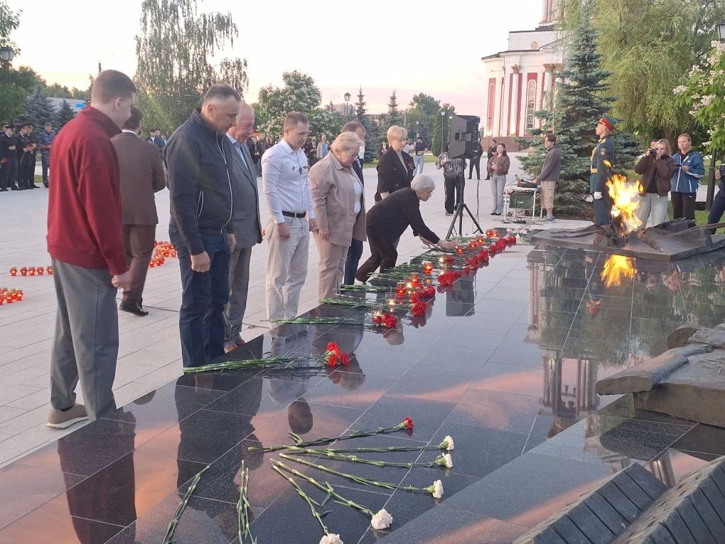 Курск зажёг свечи в память о погибших в годы Великой Отечественной войны Курск зажёг свечи в память о погибших в годы Великой Отечественной войны