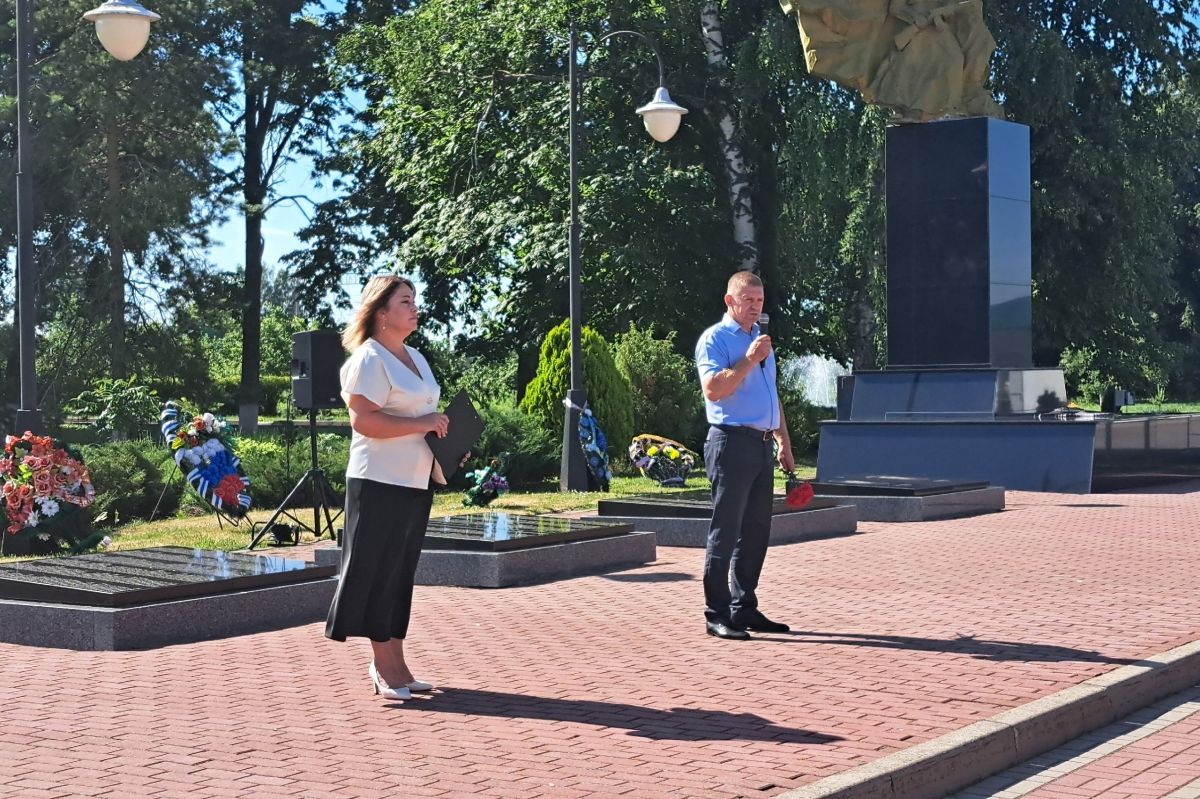 В День памяти и скорби в Понырях почтили память павших героев В День памяти и скорби в Понырях почтили память павших героев