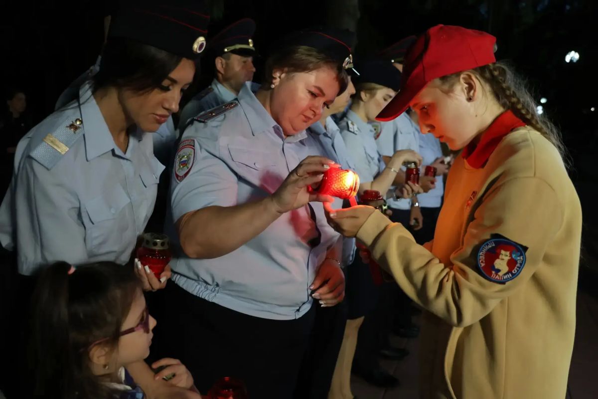 Накануне Дни памяти и скорби на мемориальном комплексе "Большой Дуб" традиционно зажглись Свечи Памяти Накануне Дни памяти и скорби на мемориальном комплексе "Большой Дуб" традиционно зажглись Свечи Памяти