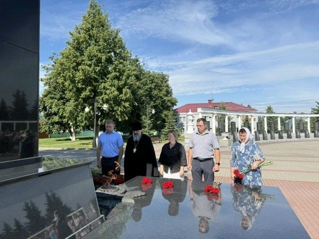 В День памяти и скорби в Понырях почтили память павших героев В День памяти и скорби в Понырях почтили память павших героев