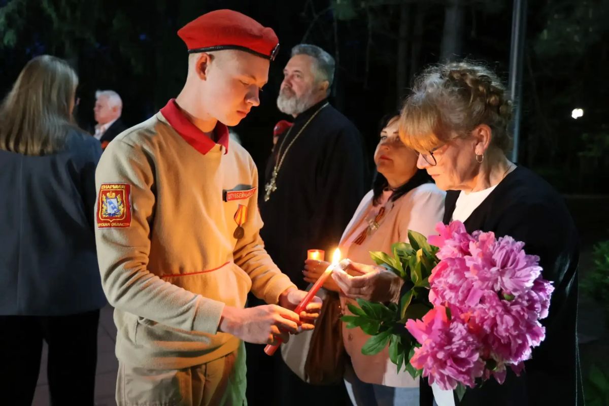 Накануне Дни памяти и скорби на мемориальном комплексе "Большой Дуб" традиционно зажглись Свечи Памяти Накануне Дни памяти и скорби на мемориальном комплексе "Большой Дуб" традиционно зажглись Свечи Памяти