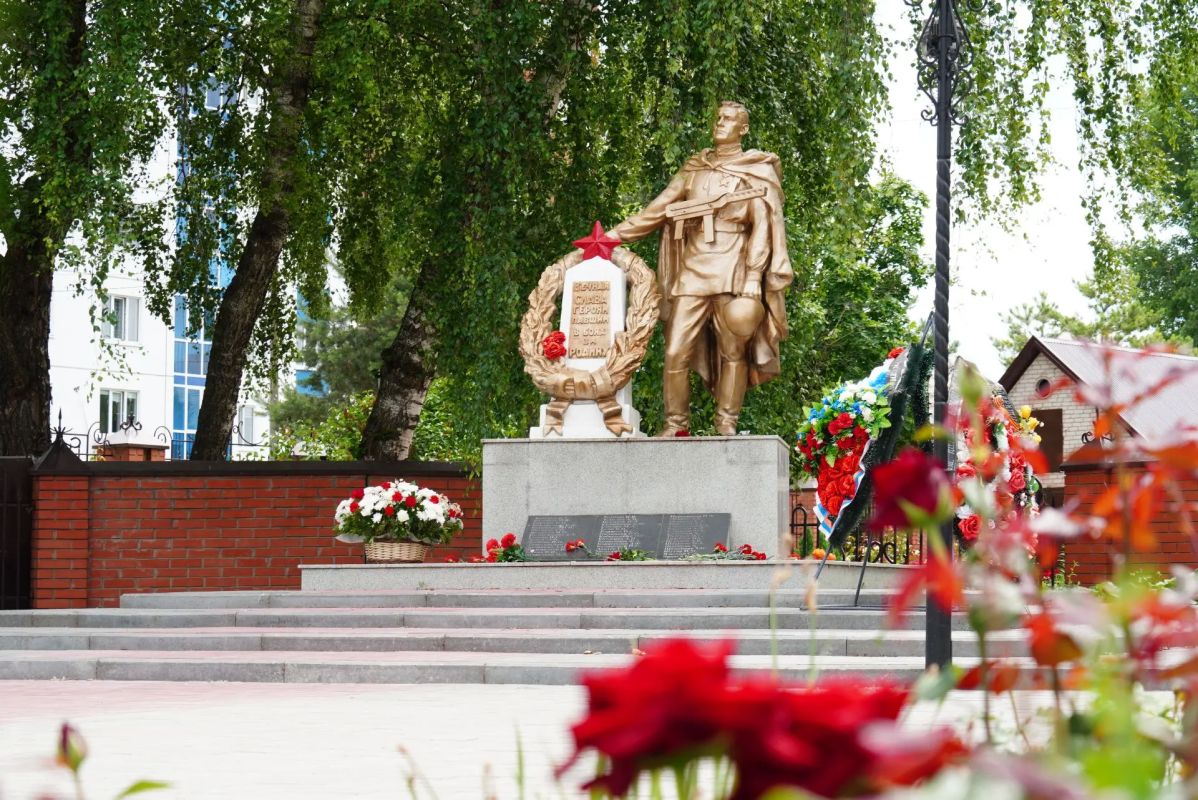 Игорь Корпунков: Сегодня, 22 июня, в день 85-й годовщины начала Великой Отечественной войны, возложили цветы к подножию памятников на братских могилах советских воинов в Тарасово и Успенке Игорь Корпунков: Сегодня, 22 июня, в день 85-й годовщины начала Великой Отечественной войны, возложили цветы к подножию памятников на братских могилах советских воинов в Тарасово и Успенке