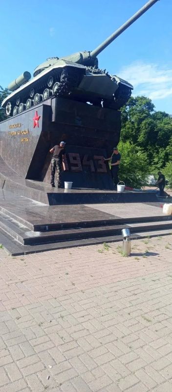 В Курске 45 специалистов наводят порядок в парках и скверах В Курске 45 специалистов наводят порядок в парках и скверах