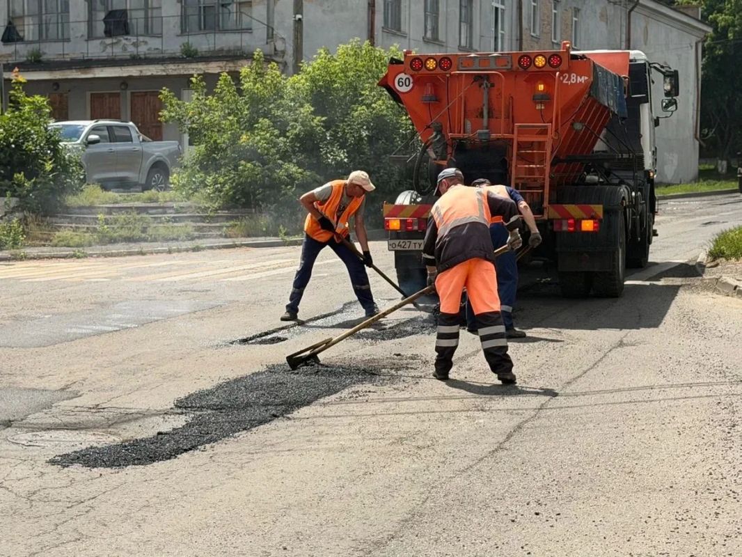 В Курске на Бойцов 9-й Дивизии восстановят 150 квадратных метров дороги В Курске на Бойцов 9-й Дивизии восстановят 150 квадратных метров дороги