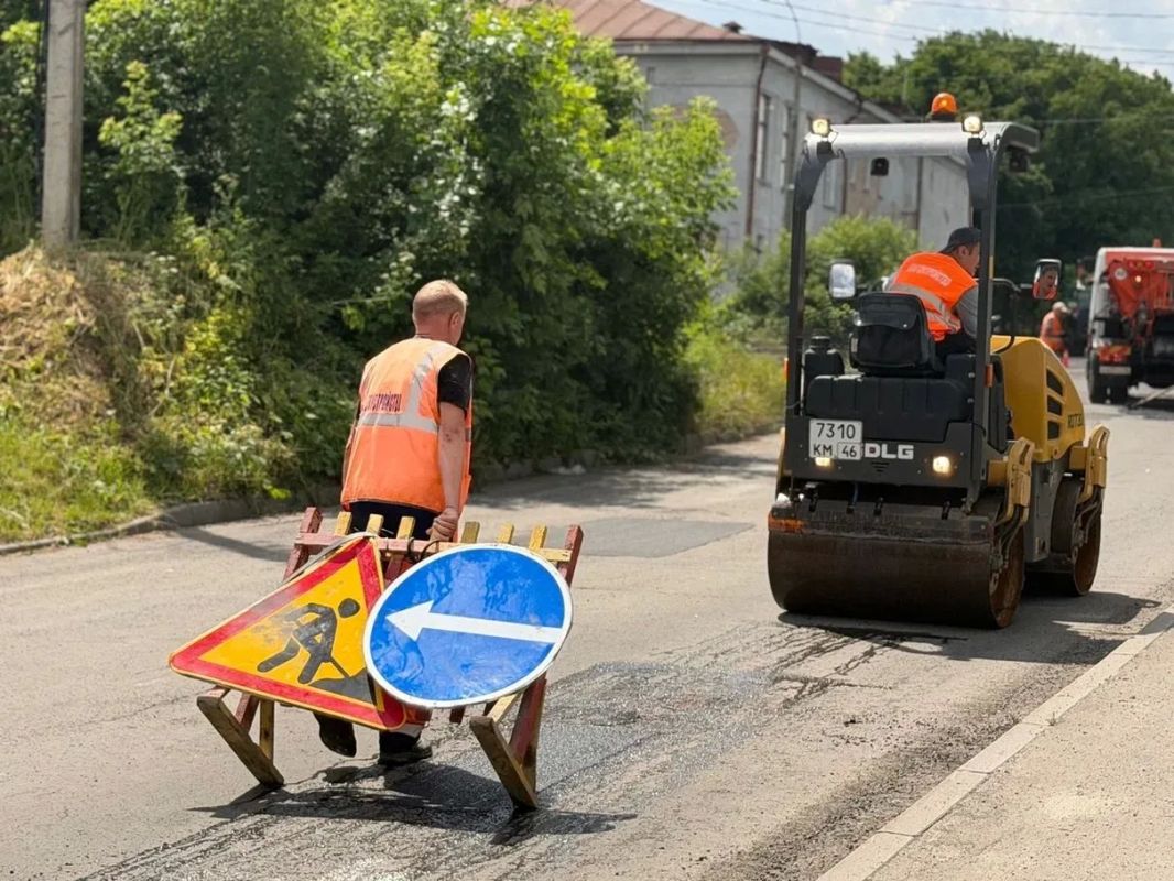 В Курске на Бойцов 9-й Дивизии восстановят 150 квадратных метров дороги В Курске на Бойцов 9-й Дивизии восстановят 150 квадратных метров дороги