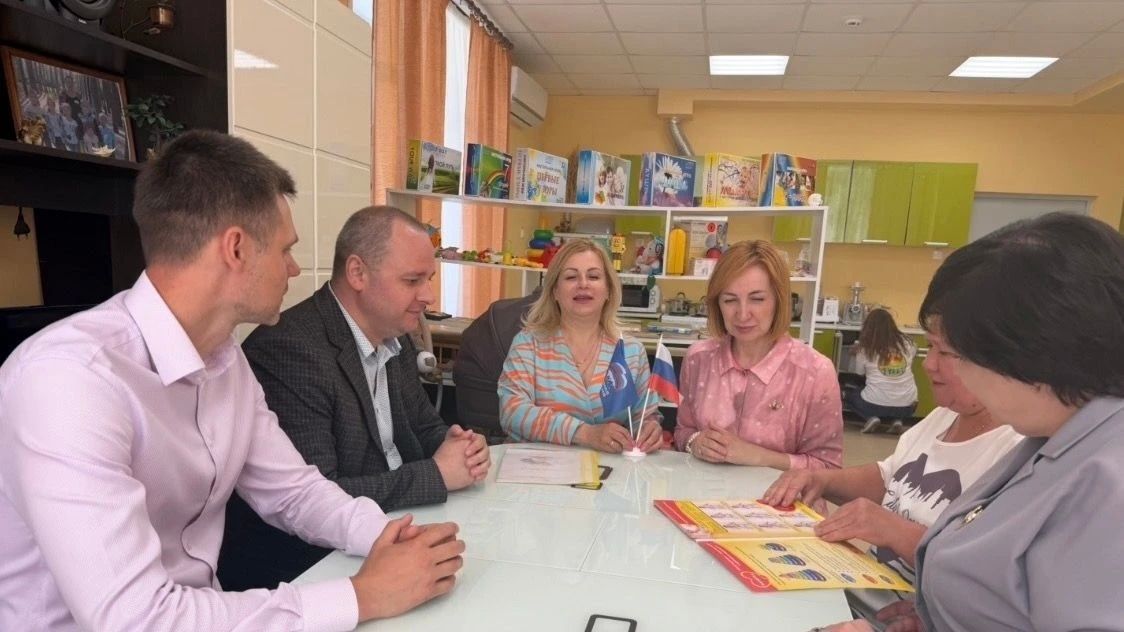 Заместитель министра социального обеспечения, материнства и детства Наталья Полякова вместе с сопредседателем общественного совета проекта Крепкая семья I Единая Россия в Курской области провели выездное заседание... Заместитель министра социального обеспечения, материнства и детства Наталья Полякова вместе с сопредседателем общественного совета проекта Крепкая семья I Единая Россия в Курской области провели выездное заседание...