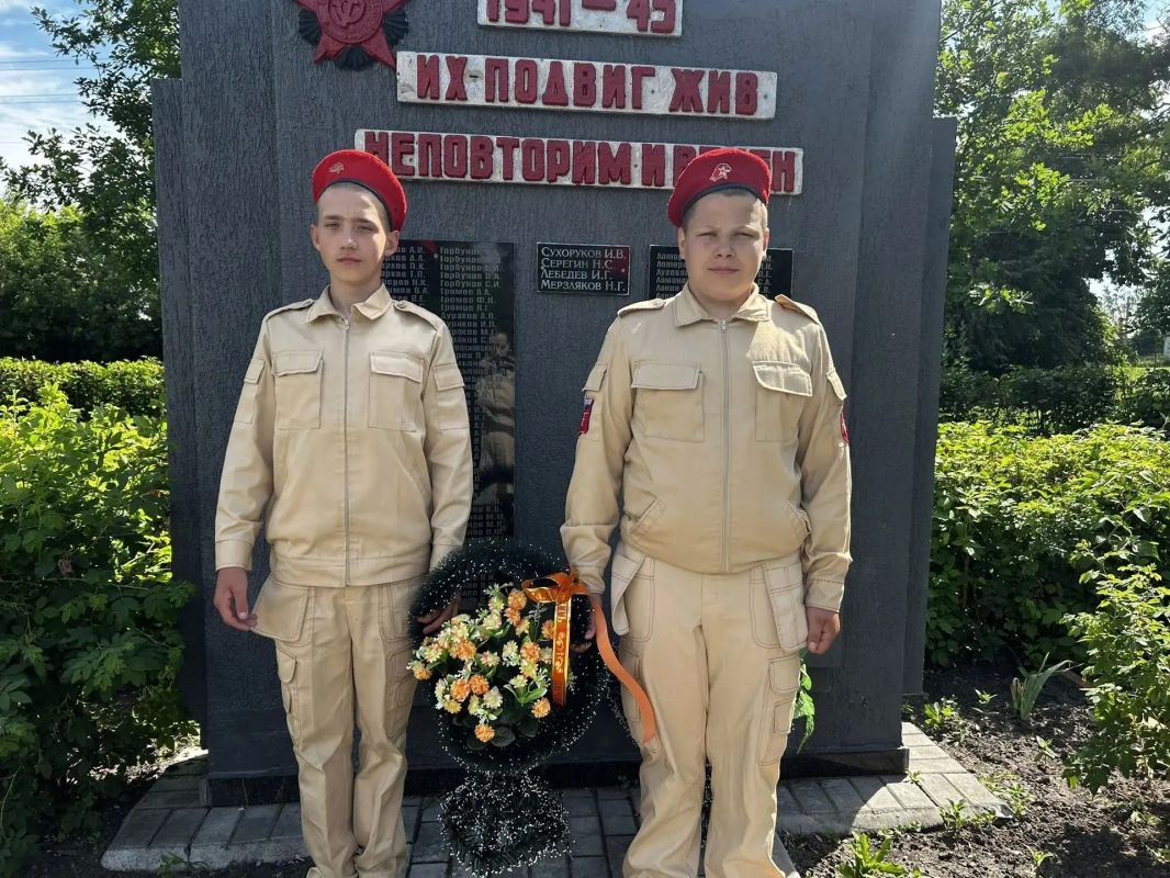 22 июня в Солдатской школе прошла общешкольная линейка" День памяти и скорби" Это день начала Великой Отечественной войны 22 июня в Солдатской школе прошла общешкольная линейка" День памяти и скорби" Это день начала Великой Отечественной войны