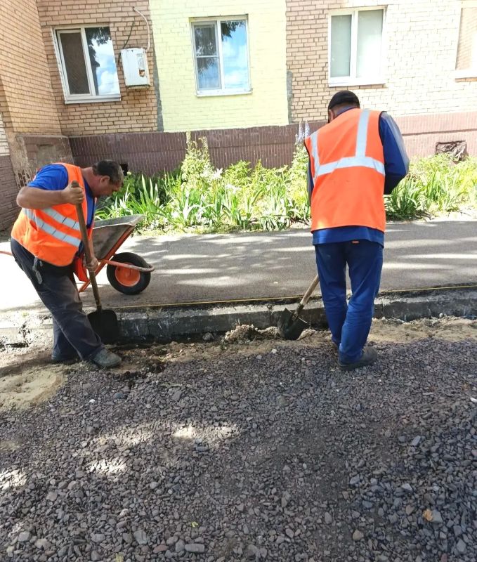 В Железногорске на улице Гайдара продолжаются активные работы по обустройству нового парковочного пространства В Железногорске на улице Гайдара продолжаются активные работы по обустройству нового парковочного пространства