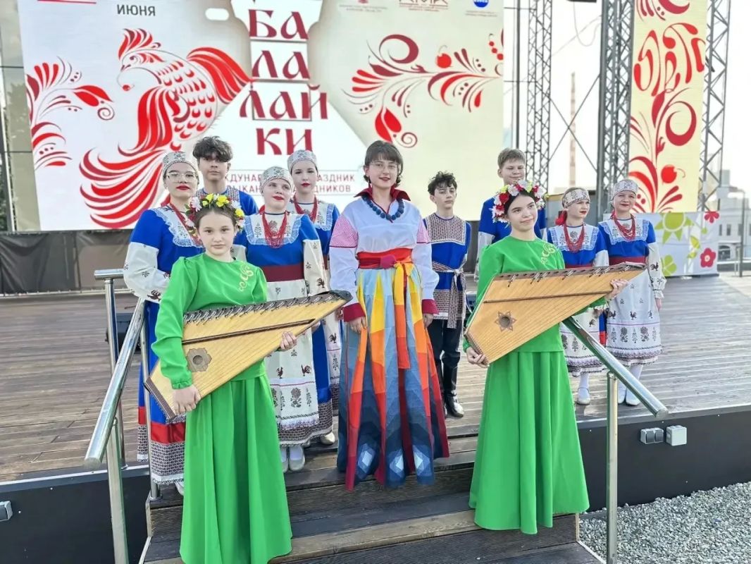 В Курске на Полугоре прошел концерт, посвященный Дню балалайки, который собрал множество зрителей и участников В Курске на Полугоре прошел концерт, посвященный Дню балалайки, который собрал множество зрителей и участников