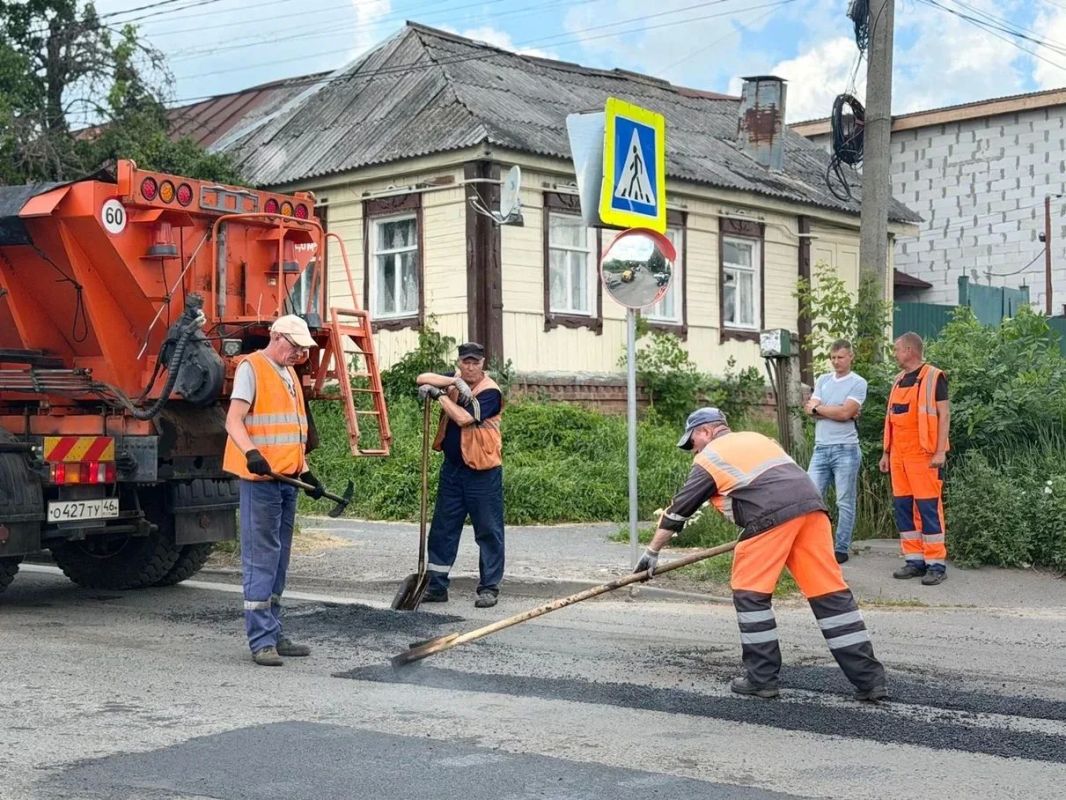 В Курске на Бойцов 9-й Дивизии восстановят 150 квадратных метров дороги В Курске на Бойцов 9-й Дивизии восстановят 150 квадратных метров дороги