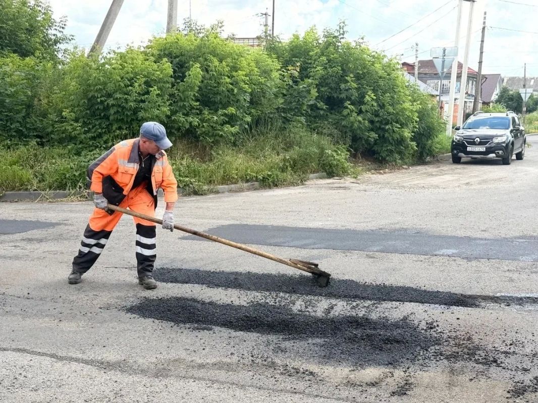 В Курске на Бойцов 9-й Дивизии восстановят 150 квадратных метров дороги В Курске на Бойцов 9-й Дивизии восстановят 150 квадратных метров дороги