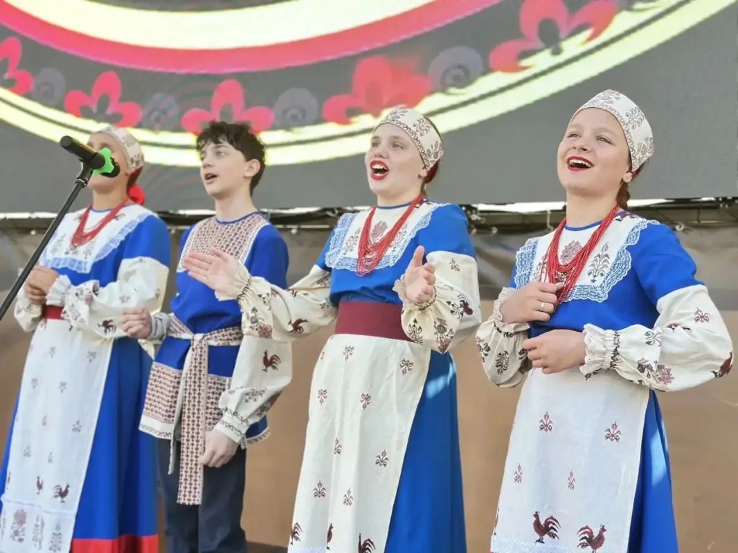 В Курске на Полугоре прошел концерт, посвященный Дню балалайки, который собрал множество зрителей и участников В Курске на Полугоре прошел концерт, посвященный Дню балалайки, который собрал множество зрителей и участников