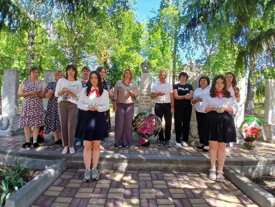 22 июня в День памяти и скорби обучающиеся и педагоги образовательных организаций Пристенского района приняли участие в памятных мероприятиях, посвящённых 85-летию начала Великой Отечественной войны 22 июня в День памяти и скорби обучающиеся и педагоги образовательных организаций Пристенского района приняли участие в памятных мероприятиях, посвящённых 85-летию начала Великой Отечественной войны