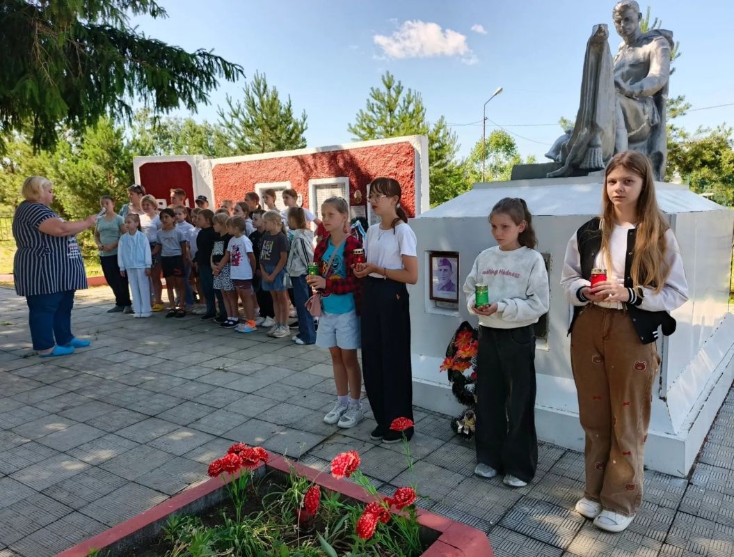 22 июня в День памяти и скорби обучающиеся и педагоги образовательных организаций Пристенского района приняли участие в памятных мероприятиях, посвящённых 85-летию начала Великой Отечественной войны 22 июня в День памяти и скорби обучающиеся и педагоги образовательных организаций Пристенского района приняли участие в памятных мероприятиях, посвящённых 85-летию начала Великой Отечественной войны