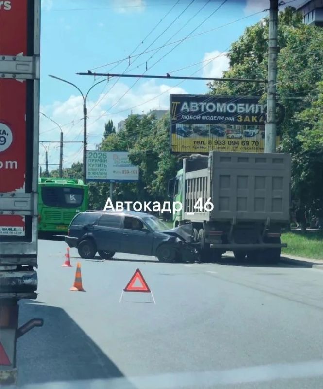 Тройная авария в Курске: в нее попали автобус, легковушка и грузовик