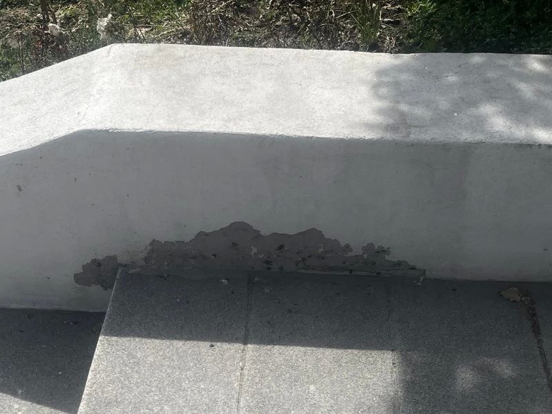 Не успели куряне обрадоваться благоустройству сквера "Спутник" в центре Курска, как он начал стремительно ветшать Не успели куряне обрадоваться благоустройству сквера "Спутник" в центре Курска, как он начал стремительно ветшать