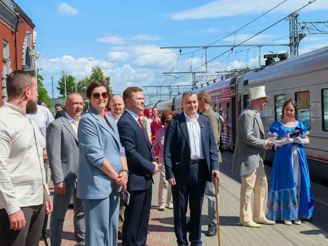 В Курск прибыл «Театральный поезд» В Курск прибыл «Театральный поезд»
