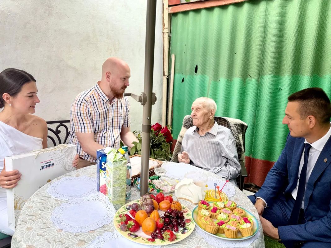 Курский ветеран Великой Отечественной войны Алексей Сорокин отмечает 100-летие Курский ветеран Великой Отечественной войны Алексей Сорокин отмечает 100-летие