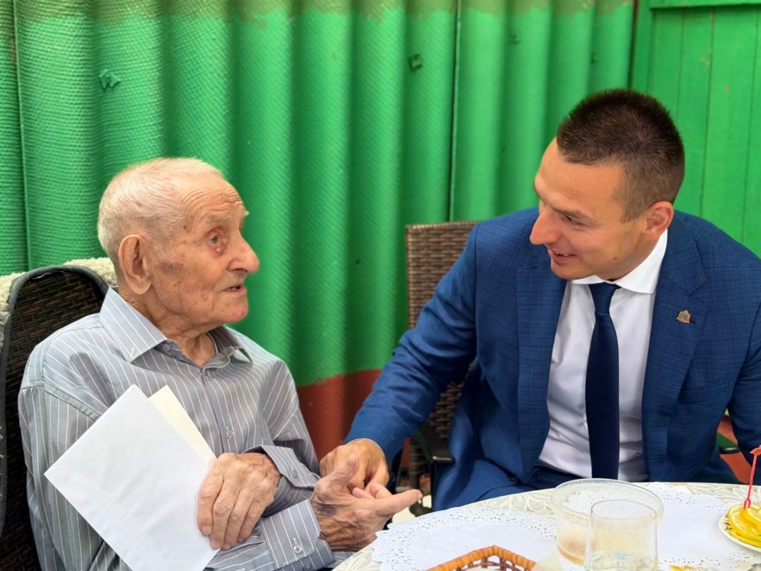 Курский ветеран Великой Отечественной войны Алексей Сорокин отмечает 100-летие Курский ветеран Великой Отечественной войны Алексей Сорокин отмечает 100-летие