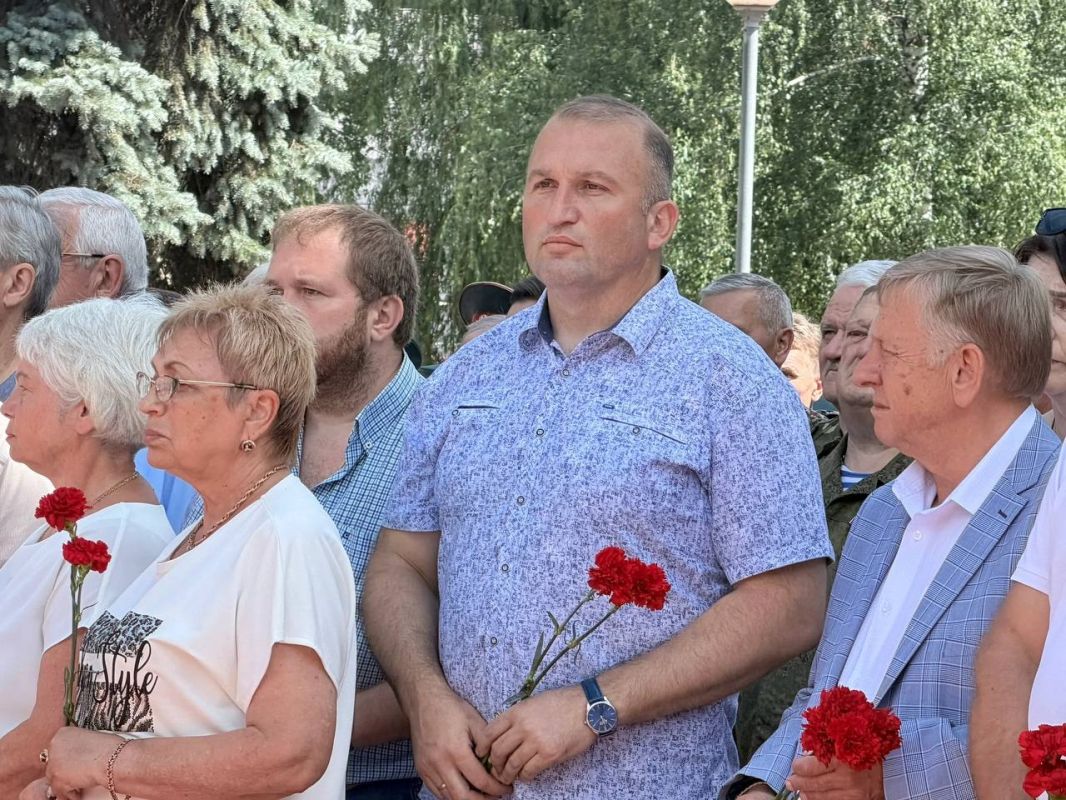 Алексей Томанов: Помним и чтим героев!. Сегодня, в День ветеранов боевых действий, мы отдаём дань уважения тем, кто с честью выполнял свой долг перед Родиной Алексей Томанов: Помним и чтим героев!. Сегодня, в День ветеранов боевых действий, мы отдаём дань уважения тем, кто с честью выполнял свой долг перед Родиной